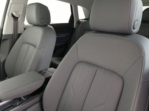 Used 2024 Audi Q8 e-tron Premium Plus w/ Premium Plus Package image 32