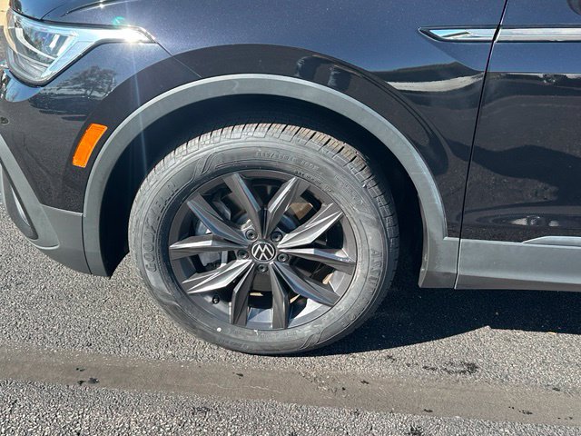 Used 2023 Volkswagen Tiguan SE AWD/4WD image 8