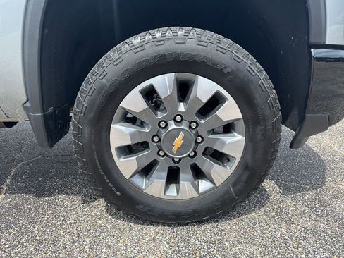 Used 2024 Chevrolet Silverado 2500 Custom w/ Custom Value Package AWD/4WD image 10