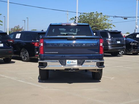 Used 2023 Chevrolet Silverado 1500 LT AWD/4WD image 6