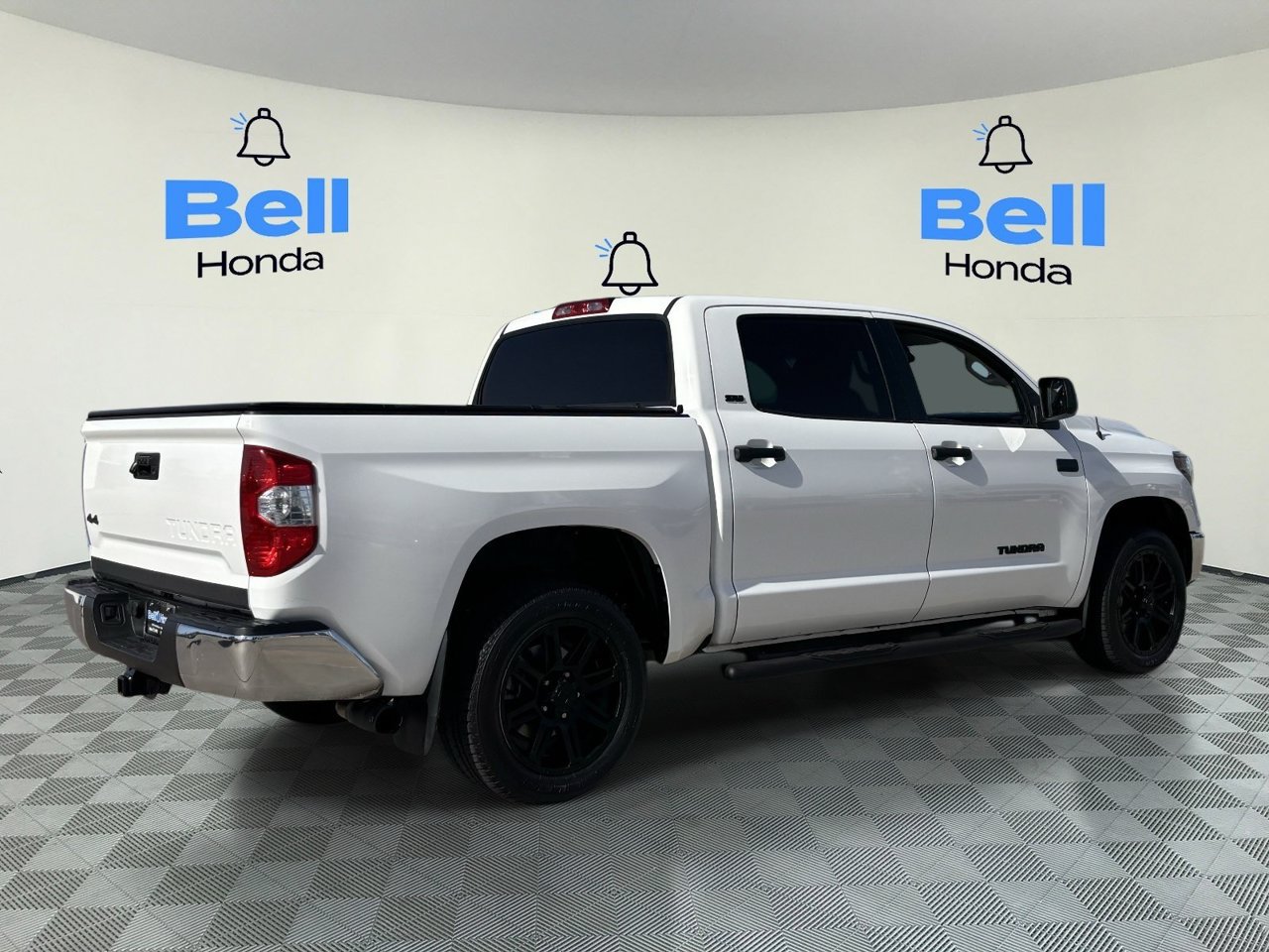 Used 2019 Toyota Tundra SR5 w/ SR5 Upgrade Package AWD/4WD image 4