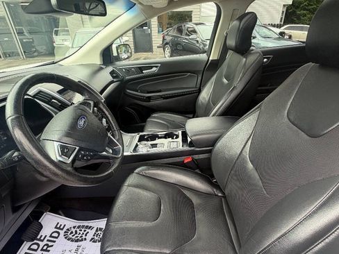 Used 2019 Ford Edge Titanium w/ Equipment Group 301A AWD/4WD image 18