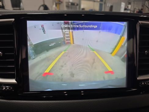Used 2023 Chrysler Pacifica Touring-L FWD image 25