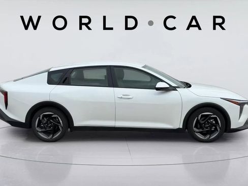 Certified 2025 Kia K4 EX FWD image 17