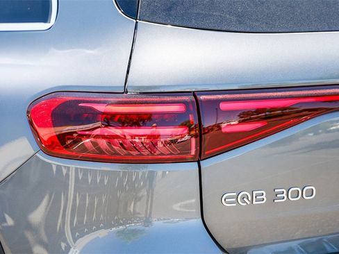New 2025 Mercedes-Benz EQB 300 4MATIC image 8