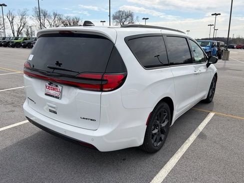 New 2026 Chrysler Pacifica Limited w/ S Appearance Package FWD image 8