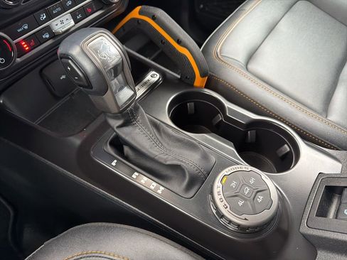 Used 2024 Ford Bronco Badlands image 34
