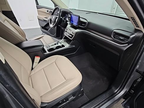 Used 2022 Ford Explorer XLT w/ Equipment Group 202A image 38