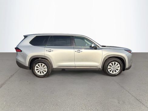 Used 2025 Toyota Grand Highlander FWD image 3