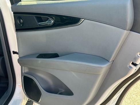 Used 2022 Lincoln Nautilus Reserve w/ Equipment Group 201A image 16