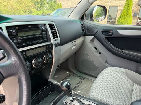 Used 2009 Toyota 4Runner SR5 RWD image 11