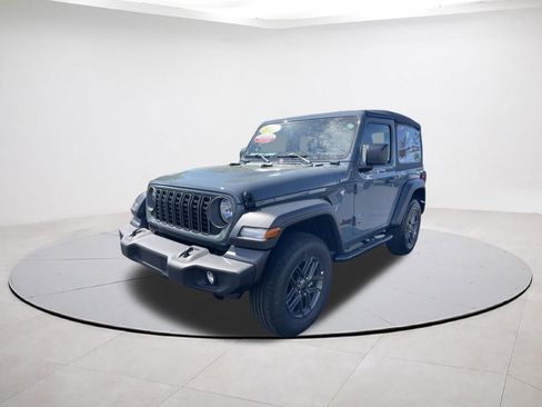 Used 2025 Jeep Wrangler Sport AWD/4WD image 3