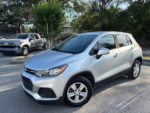 Used 2019 Chevrolet Trax LS FWD image 3