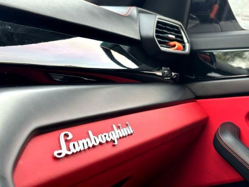 Used 2021 Lamborghini Urus image 32