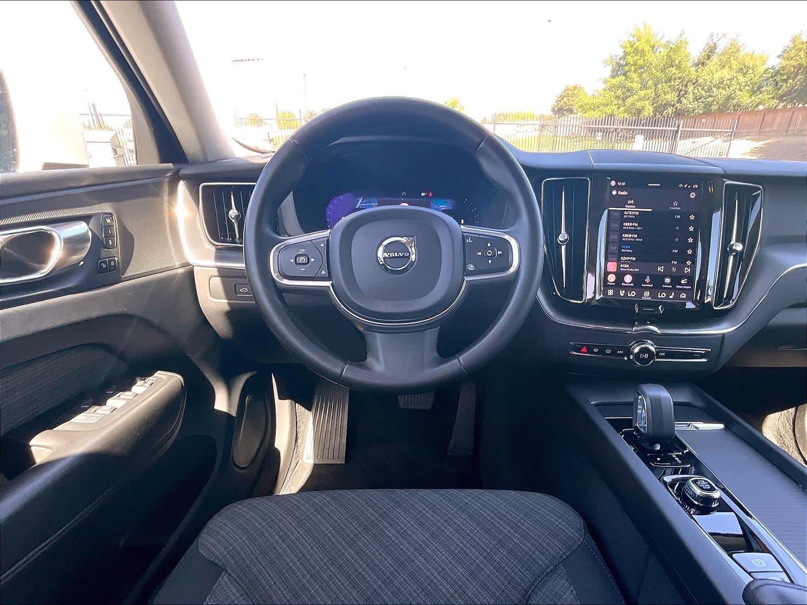 Used 2023 Volvo XC60 B5 Core AWD/4WD image 9