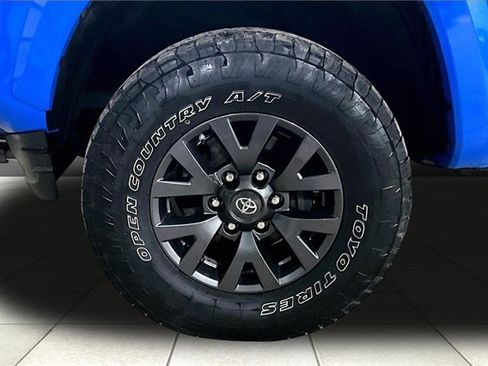 Used 2020 Toyota Tacoma SR5 image 10