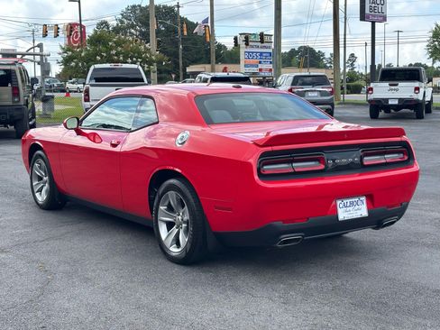 Used 2018 Dodge Challenger SXT RWD image 3