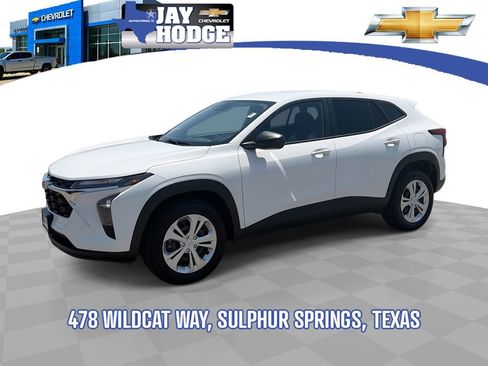 Used 2024 Chevrolet Trax LS FWD image 1