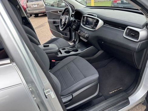Used 2017 Kia Sorento FWD w/ LX Convenience Package image 27