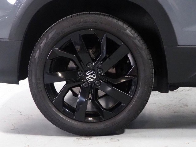 Used 2023 Volkswagen Taos SE w/ Sunroof Package w/ Panoramic Sunroof Package FWD image 35