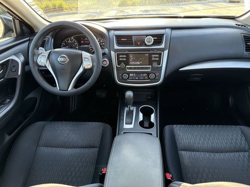 Used 2017 Nissan Altima 2.5 SV w/ Convenience Package FWD image 19