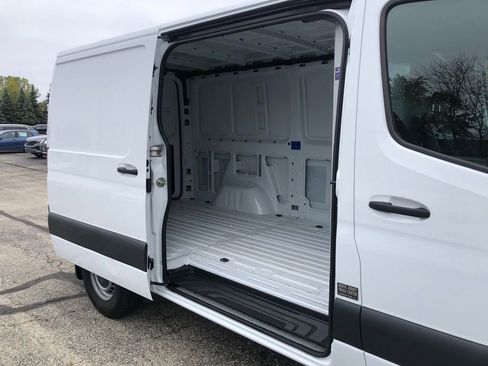 Used 2019 Freightliner Sprinter 2500 w/ Driver Convenience Package RWD image 22