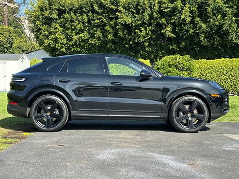 New 2026 Porsche Cayenne Coupe image 9