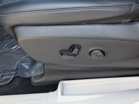Used 2024 Chrysler Pacifica Limited FWD image 22