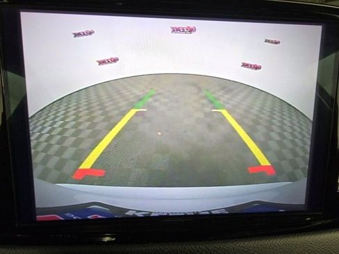 Used 2024 Chrysler Pacifica Touring-L image 11