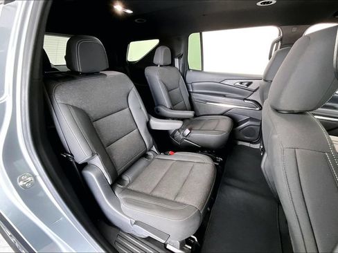 Used 2024 Chevrolet Traverse LT FWD image 32
