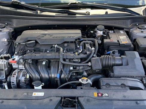 Used 2023 Hyundai Elantra SEL w/ Convenience Package image 9