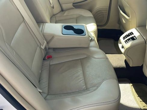 Used 2015 Ford Taurus SEL image 31