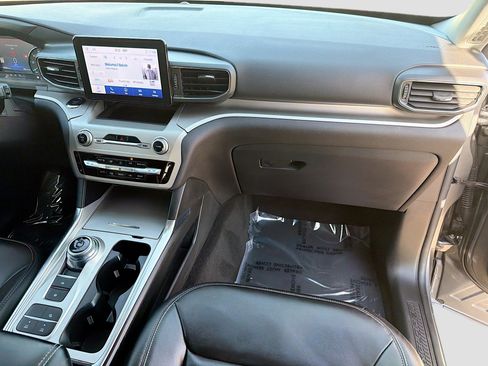 Used 2022 Ford Explorer XLT w/ Equipment Group 202A image 18