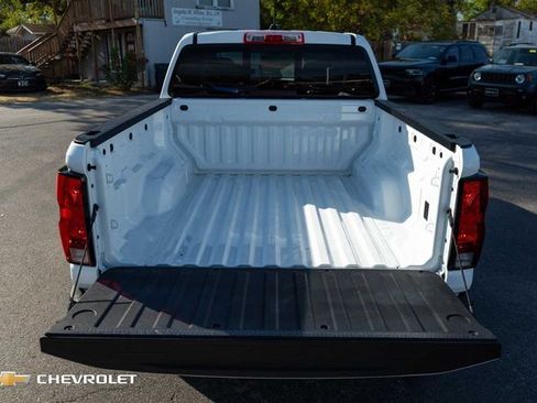 Used 2025 Chevrolet Colorado W/T image 8