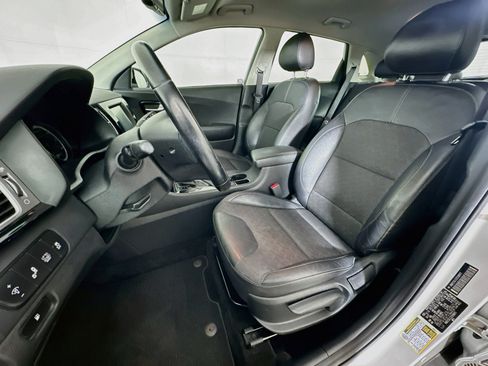Used 2018 Kia Niro EX FWD image 13