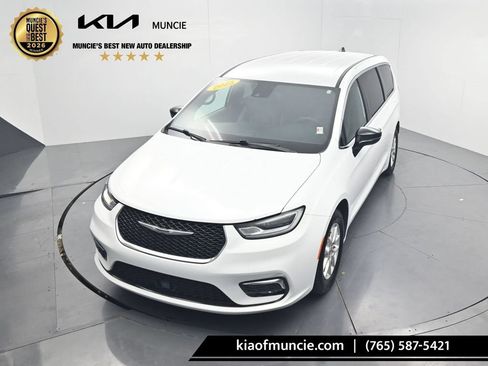Used 2025 Chrysler Pacifica Select FWD image 43