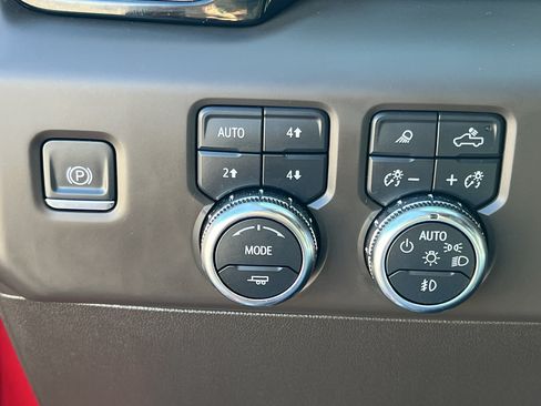 Used 2024 GMC Sierra 1500 Denali AWD/4WD image 25