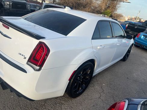 Used 2019 Chrysler 300 S image 5