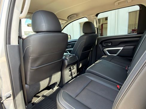 Used 2019 Nissan Titan PRO-4X image 23