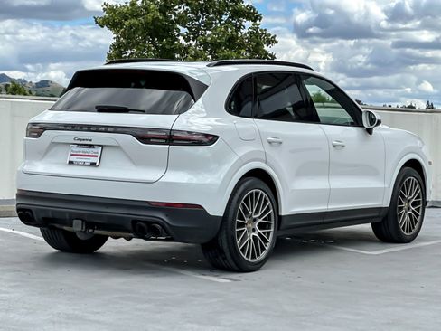 Certified 2023 Porsche Cayenne Platinum Edition AWD/4WD image 8