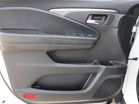 Used 2022 Honda Pilot Sport image 12