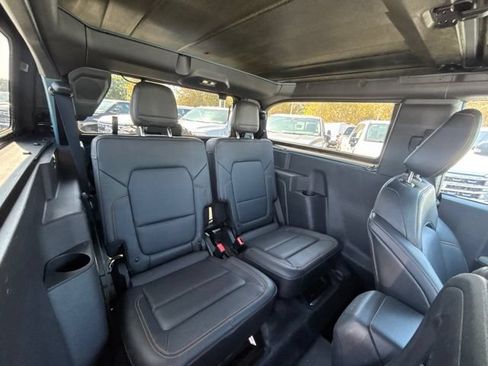 Used 2022 Ford Bronco Badlands w/ Sasquatch Package AWD/4WD image 8
