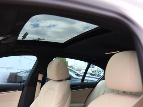 Certified 2023 BMW 530e w/ Convenience Package image 17