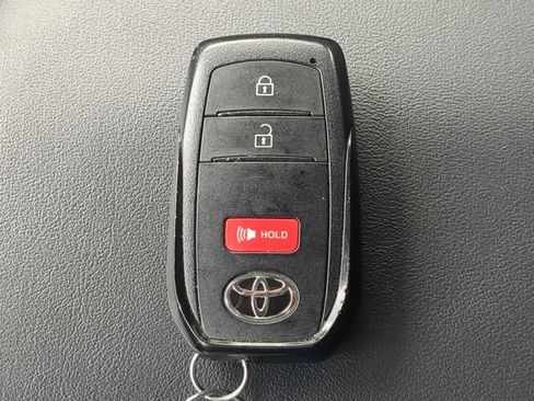 Used 2025 Toyota Prius LE FWD image 32