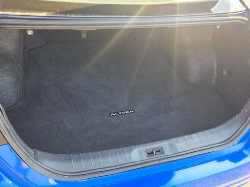 Used 2025 Nissan Altima 2.5 SV image 12