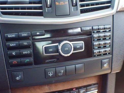 Used 2013 Mercedes-Benz E 350 4MATIC Sedan image 29