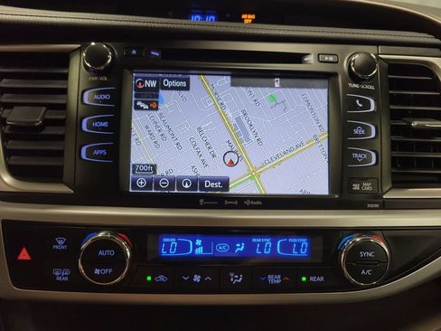 Used 2019 Toyota Highlander XLE AWD/4WD image 23