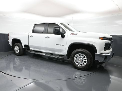 Used 2024 Chevrolet Silverado 2500 LT AWD/4WD image 25