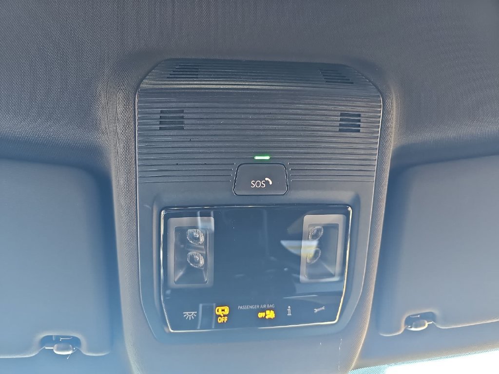 Used 2024 Volkswagen Atlas Cross Sport SE FWD image 31