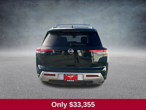 Used 2024 Nissan Pathfinder SL w/ Black Appearance Package image 4